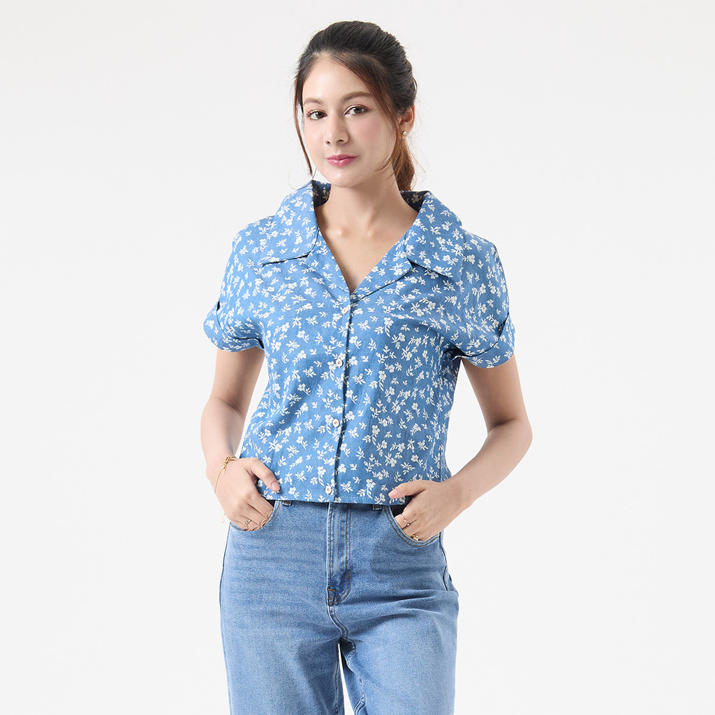 EP เสื้อเชิ้ตลายดอกไม้ ผู้หญิง สีฟ้า | Mini Floral Print Shirt | 00937