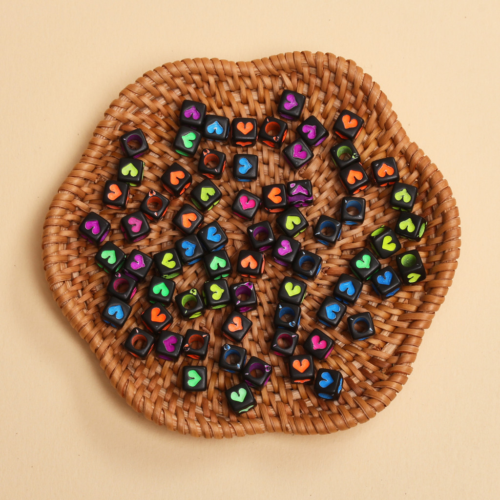 80 ชิ ้ น 6 มิลลิเมตรอะคริลิคหัวใจรูปแบบลูกปัดสี ่ เหลี ่ ยมสําหรับเครื ่ องประดับทํา DIY สร ้ อยข ้ อมือพวงกุญแจอุปกรณ ์ เสริม - รูปที่ 7