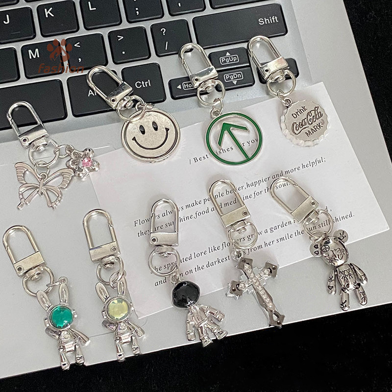 [แฟชั่น] บุคลิกภาพ Cool Crowe Heart Cross Key Chain Creative Revolving Smiley Face กระเป๋าจี้สําหรับคนรักของขวัญ {TH}