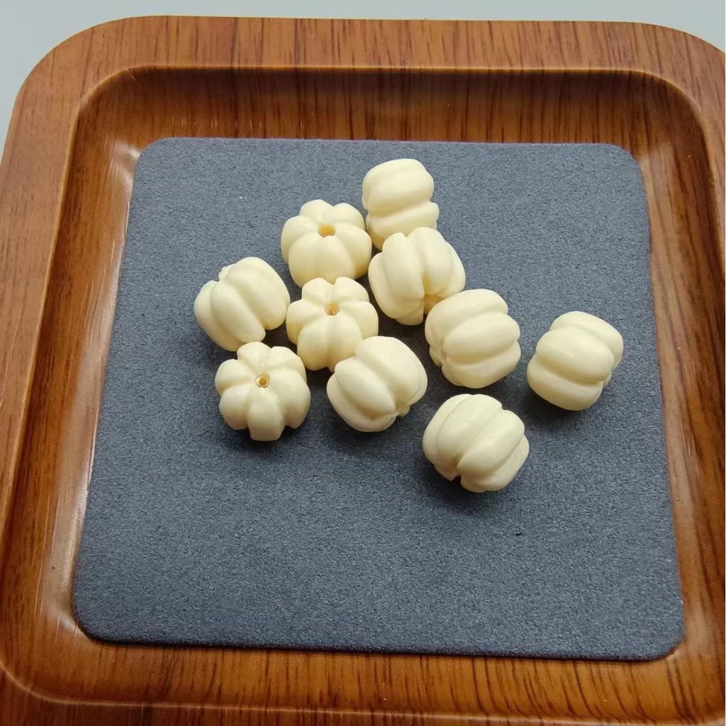 ลูกปัดแกะสลักจากถั่วงาช้าง ลูกปัดฟักทอง DIY สร้อยข้อมือถั่วบอดี้ อุปกรณ์เสริมน่ารักสุดๆ อุปกรณ์มือถือสำหรับผู้ชายและผู้หญิง