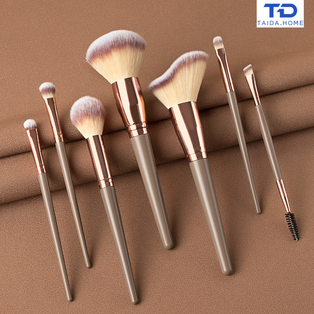 ชุดแปรงแต่งหน้า ประกอบด้วย แปรงปัดแก้ม แปรงปัดแป้ง แปรงคอนทัวร์ แปรงอายแชโดว์ 7/10/15 ใน 1 ชุด มี 3 ขนาด