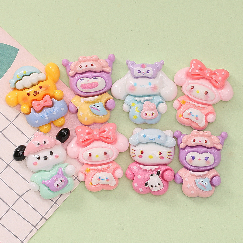 Sanrio Sanrio เรซิน อุปกรณ์การ์ตูน ชุดนอน ลูกสุนัข diy กาวครีม เคสโทรศัพท์ รองเท้า หัวเข็มขัด พวงกุญแจ กิ๊บติดผม เครื่องประดับเรซิน อุปกรณ์ขายส่ง