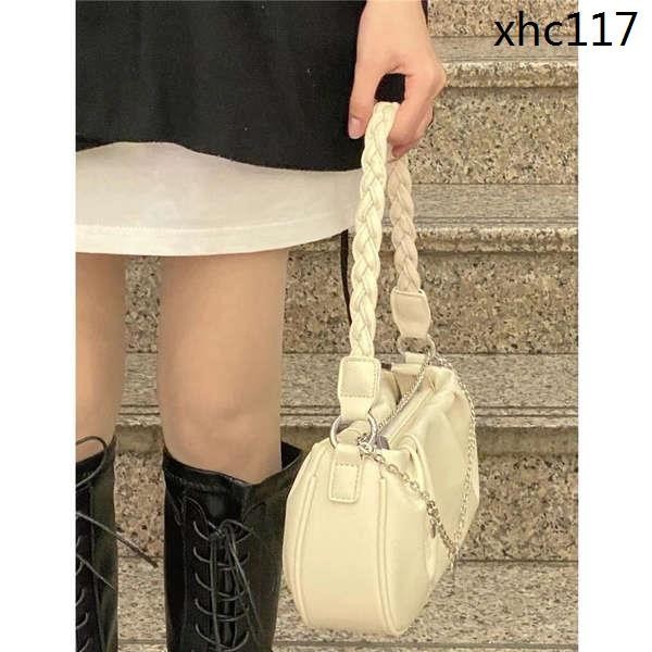 · Niche Design Bag Female Pleated Cloud Bag Handbag Simple Versatile Fashion Zipper Chain Underarm Bag