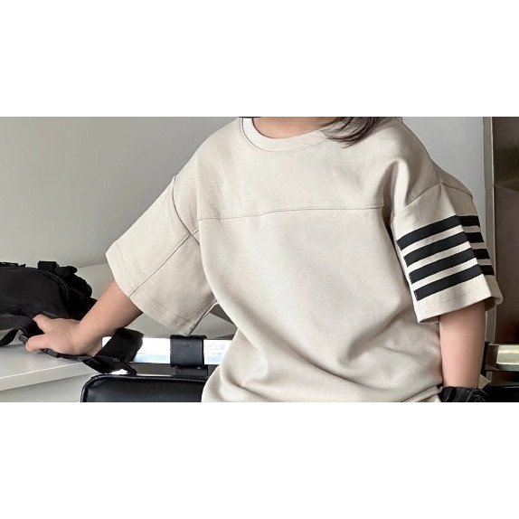 พร้อมสต็อก 90-170 ซม.ฤดูร้อนชายแฟชั่นชุดกีฬาลําลองขนาดกลางขนาดใหญ่เด็กกางเกงขาสั้นแขนสั้นสามบาร์ชุดสองชิ้น