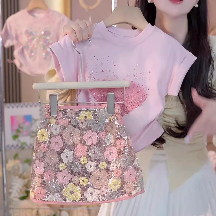 [เซกคิล] ชุดสูทเด็กผู้หญิงฤดูร้อนสไตล์ใหม่เสื้อยืดแขนสั้นเด็กกระโปรงปักเลื่อมชุดสองชิ้นสาวทันสมัยเสื้อผ้าฤดูร้อนเสื้อผ้าเด็ก