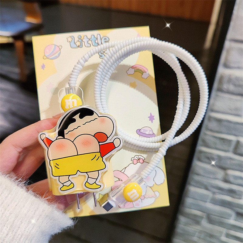 การ์ตูนตลก Crayon Shin-chan ตกแต่ง 18 W/20 W Charger Protector ชุดเครื่องชาร์จสาย Protector สําหรับ iPhone11 12 13 14pro max
