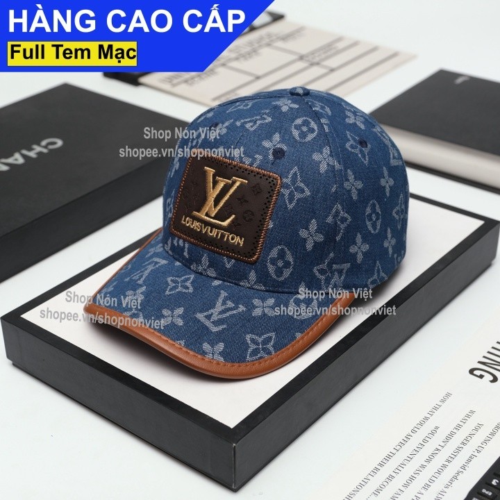 [A61] หมวก LV โลโก้ผ้าเย็บปักถักร้อยสีกากีผ้าฝ้าย Jean รูปแบบสีฟ้าพร้อมหนังสีน้ําตาลขอบแฟชั่นขาตั้งรูปแบบ C