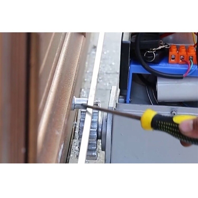 เฟืองสะพานประตูรีโมท ใช้กับมอเตอร์ประตูรีโมทแบบเลื่อน เฟืองสะพานประตูไฟฟ้า ความยาว 1 เมตร/เส้น รุ่นหนา 8 มม - รูปที่ 5