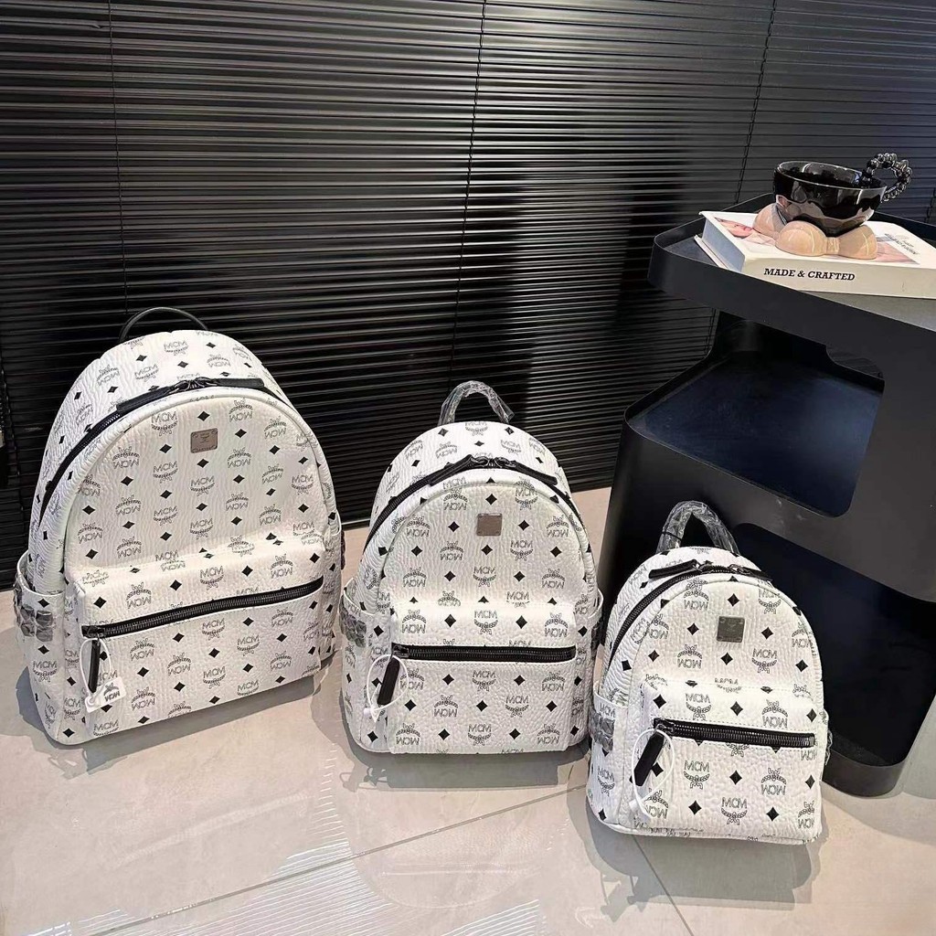 MCM - กระเป๋าสะพายหลังแบบคลาสสิกสีดำและสีขาว88029