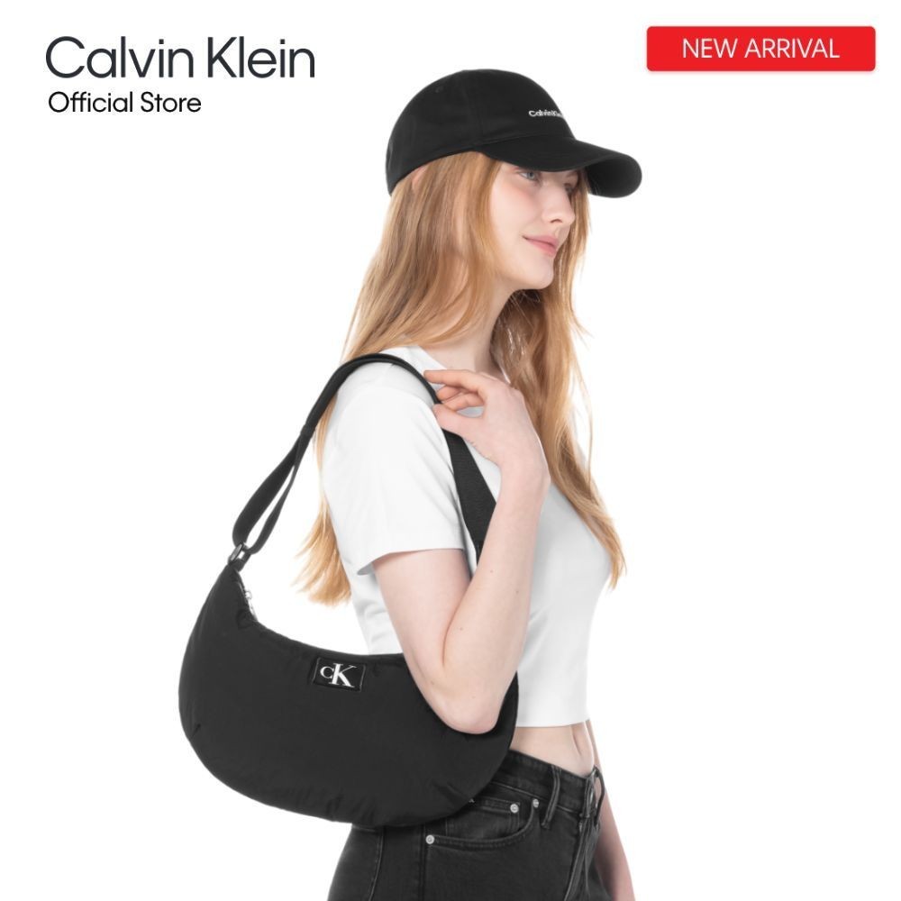 CALVIN KLEIN กระเป๋าสะพายไหล่ผู้หญิง Nylon Core Crossbody Bag รุ่น DH3619 001 - สีดำ