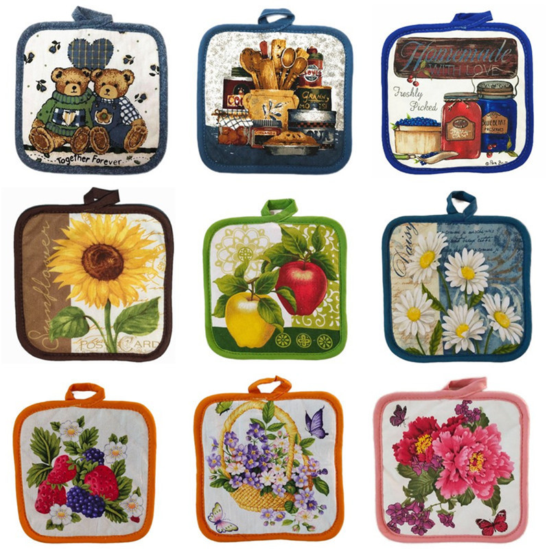 1 PC สแควร์ที่มีสีสันพิมพ์เย็บผ้าฝ้ายทนความร้อน Potholder ผู้ถือหม้อ Pads ตาราง Placemat ห้องครัวเบเกอรี่เครื่องมือ