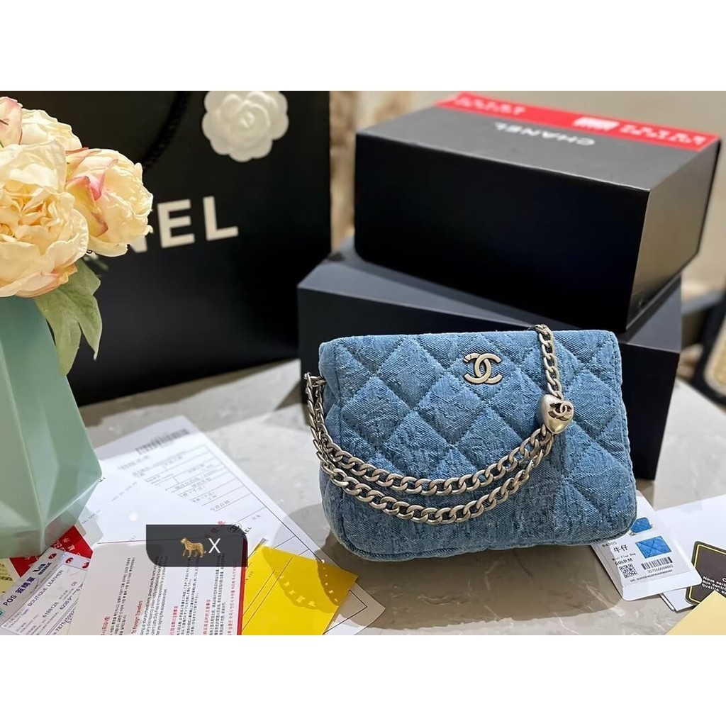 Chanel Chanel 23p Love Heart Adjustable Buckle Denim Bag กระเป ๋ าผู ้ หญิง