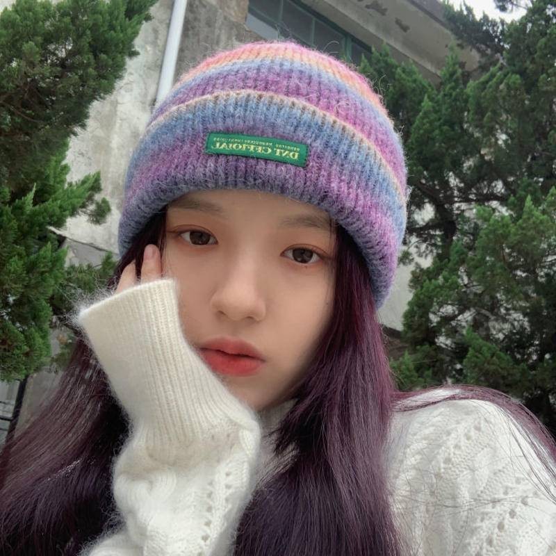 เกาหลีรุ้งผู้หญิงถักหมวกฤดูใบไม้ร่วงและฤดูหนาวนักเรียนหมวกไหมพรมหนาป้องกันหูแฟชั่นหมวกเย็น