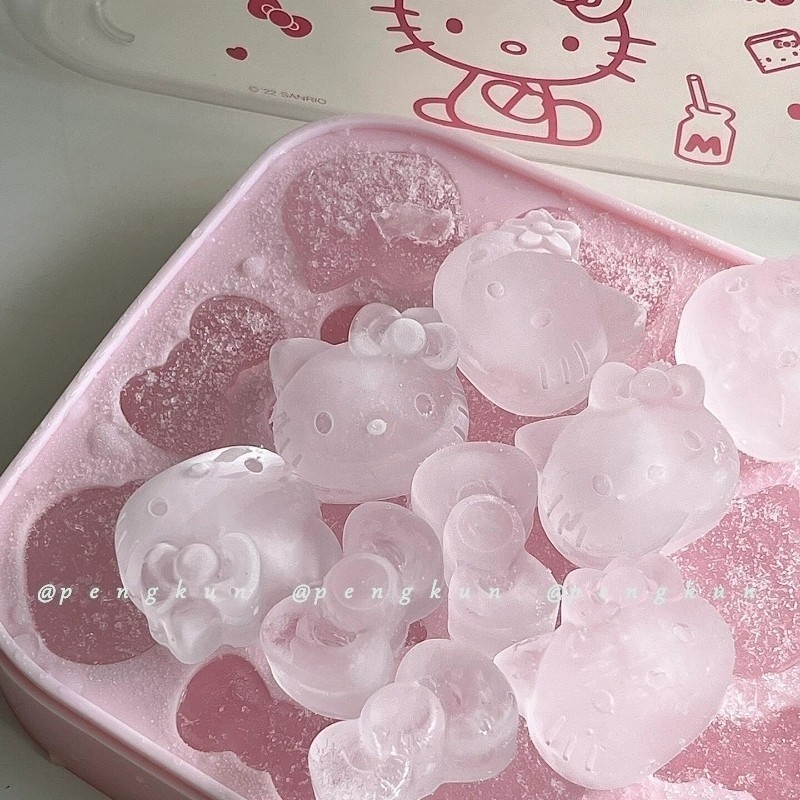Hello Kitty แม่พิมพ์ถาดน้ําแข็งซิลิโคนเกรดอาหารน้ําแข็งก้อนโฮมเมดไอศกรีมผมเค้กวุ้นแม่พิมพ์ครัวเรือนการ์ตูน 2026 ฤดูร้อนรูปแบบใหม่