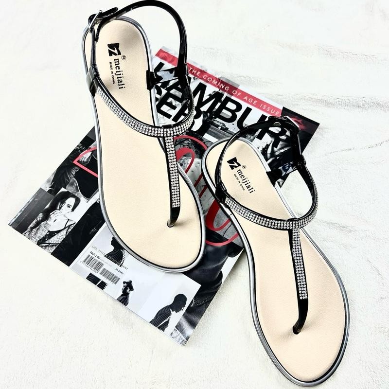 รองเท้าแตะส้นแบน สายเพชร *พร้อมส่ง*เรียบหรู รองเท้าสวมแบบลำลอง