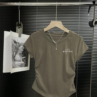(กรุงเทพจัดส่งสินค้า)เสื้อยืดครอป แขนสั้น เวอร์ชั่นเกาหลีของกระแสน้ำแน่นเข้ารูปพอดีสั้นเอวสูงบางผู้หญิงด้านบน