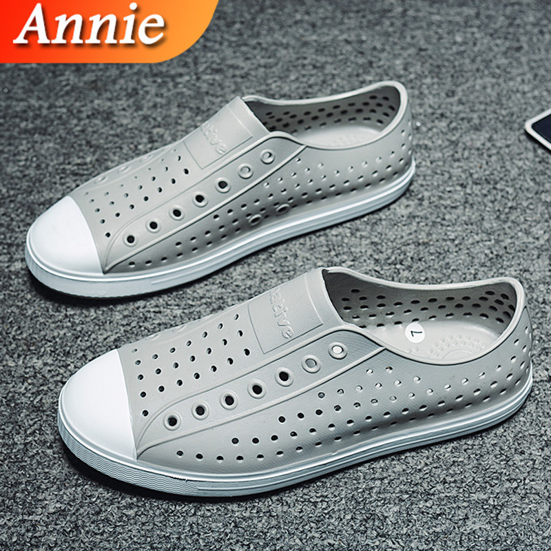 พร้อมส่ง รองเท้าแตะลําลอง พื้นนิ่ม ระบายอากาศ กันน้ํา กันลื่น เหมาะกับเดินชายหาด แฟชั่นฤดูร้อน สําหรับผู้ชาย และผู้หญิง