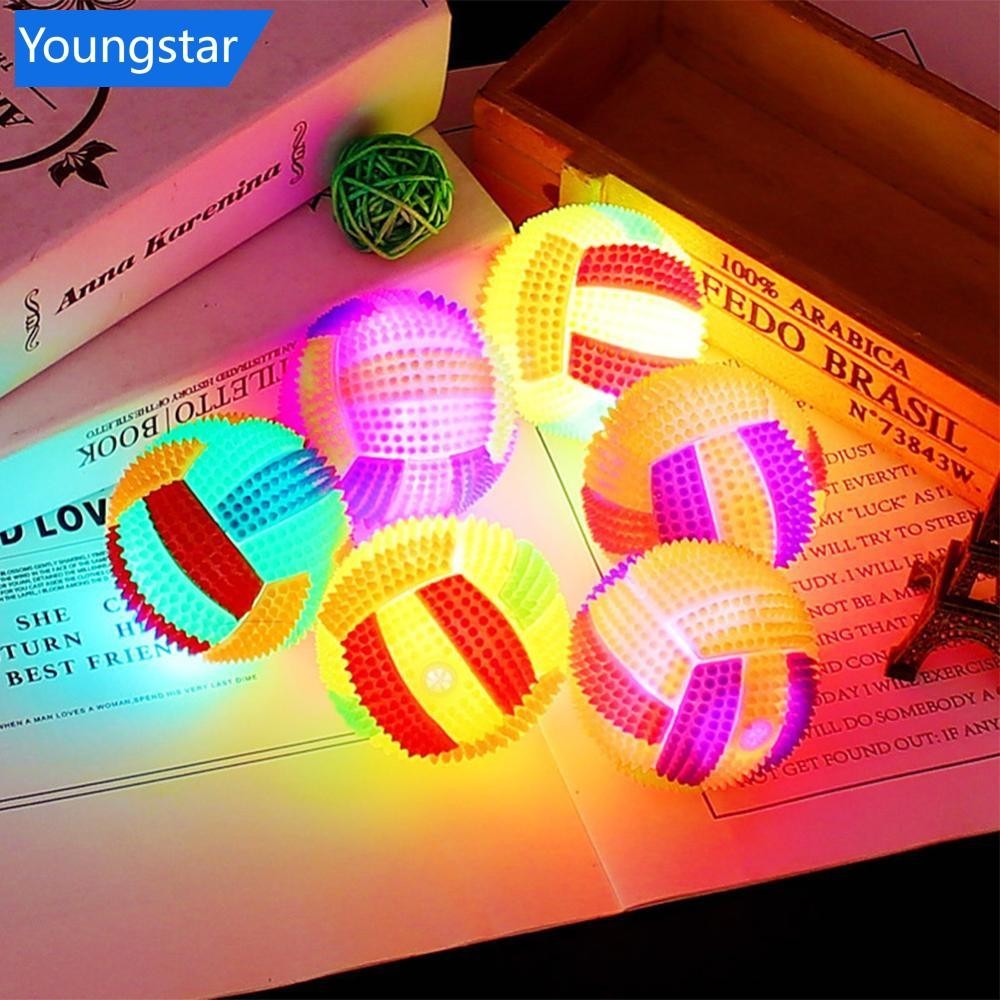 [ForeverYoung] สัตว์เลี้ยงสุนัขกระพริบรูปฟุตบอลไฟ Led Squeaky Bouncy Ball ตลกของเล่นเด็ก Interactive Dog Cat Chew ของเล่นสุนัขขนาดใหญ่ขนาดเล็ก H7M1