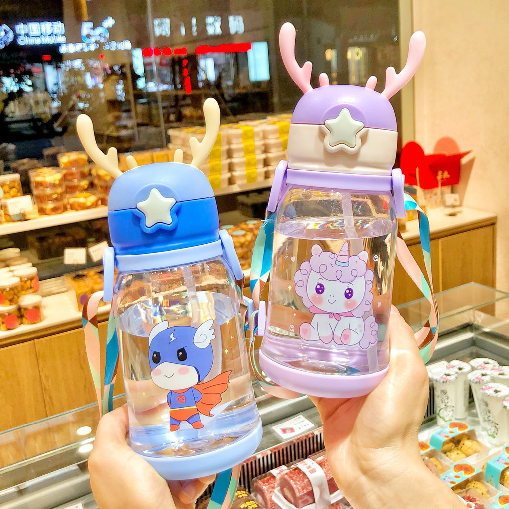 แฟชั่นฤดูร้อน สําหรับนักเรียนมัธยมปลาย ขนาด600ml ขวดน้ำเด็กน่ารักลายการ์ตูน ยแบบพกพา แก้วดูดน้ำสำหรั น่ารัก สร้างสรรค์