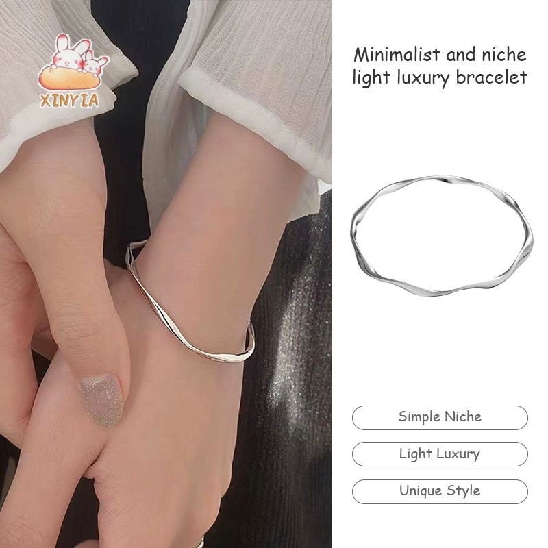 ผู้หญิง Simple Niche หรูหรากําไลข้อมืออเนกประสงค์ High-end กําไลข้อมือ Smooth Face กําไลข้อมือเลื่อนXINYIA