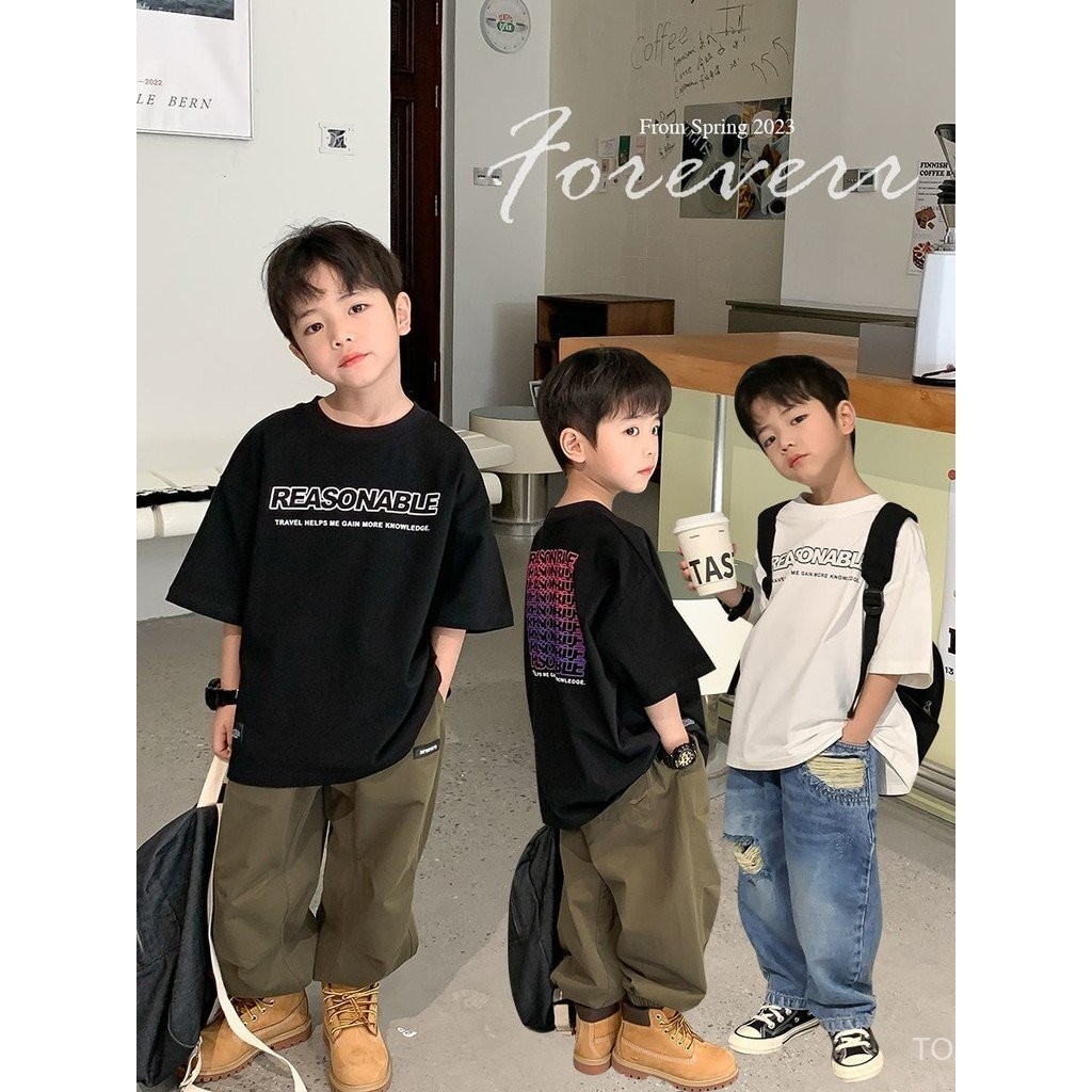 ฤดูร้อน เสื้อผ้าเด็กใหม่ ฤดูใบไม้ผลิ 2023 เสื้อยืดแขนสั้นเด็กชาย เสื้อแขนสั้นสไตล์เกาหลี แฟชั่นยอดนิยม O31O