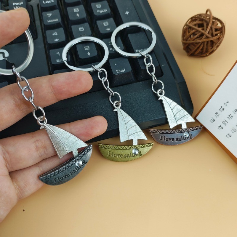 Simple Sailing Boat พวงกุญแจ Vintage โลหะเรือใบพวงกุญแจสําหรับผู้หญิงผู้ชายกระเป๋าเป้สะพายหลังกุญแจรถจี้อุปกรณ์เสริมสําเร็จการศึกษาของขวัญ