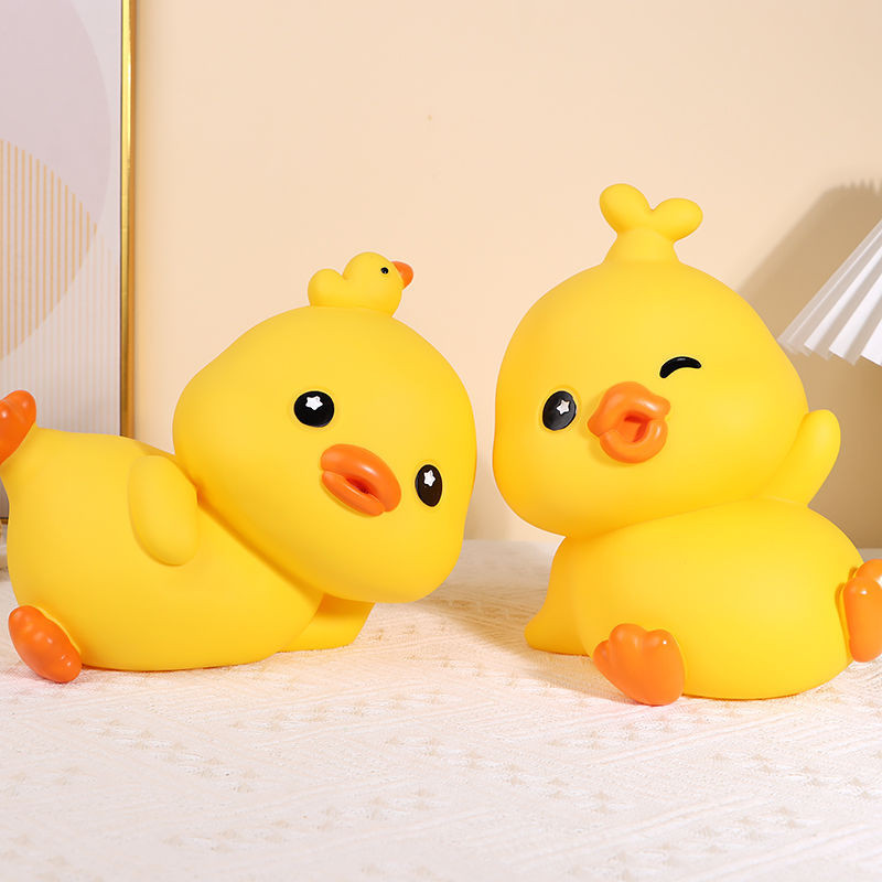 2026 สไตล์ใหม่ Influencer ลูกเป็ดของเล่น Piggy Bank สาวน่ารัก Shock-proof เป็ดน้อยสีเหลือง Piggy Bank ของขวัญเด็ก