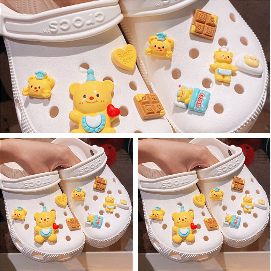 น่ารักวันเกิดหมี Crocs อุปกรณ์เสริม Charms ชุดช็อคโกแลต Jibbitz Charm Butter Bear Croc Charms ครีม Crocks Jibits สําหรับผู้หญิงรองเท้าหัวเข็มขัดตกแต่ง