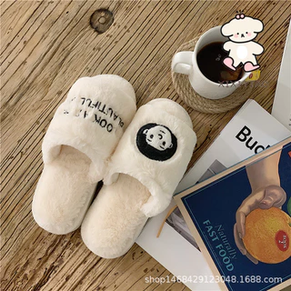 ฉี่เตียว รองเท้าแตะผ้าฝ้ายสไตล์ใหม่คู่นักเรียนรองเท้าแตะผ้าฝ้ายบ้านอบอุ่นตุ๊กตารองเท้าผ้าฝ้าย