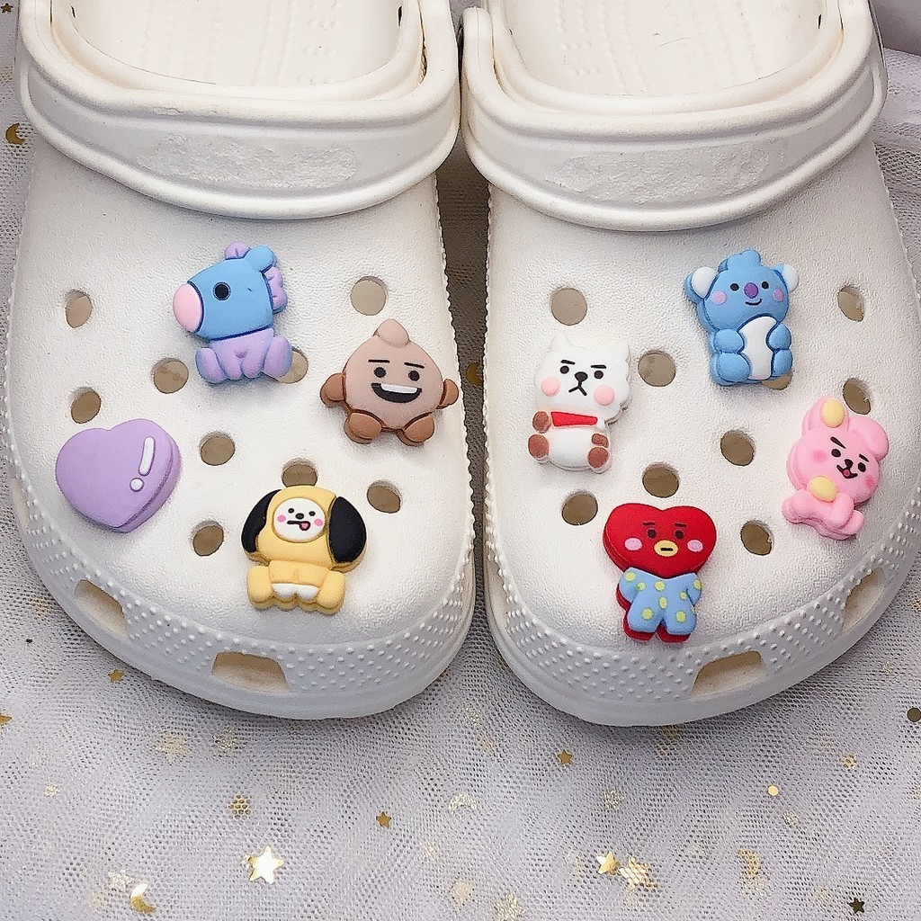 ใหม่ BTS ชุดน่ารักบิสกิตกระต่ายสุนัข Koala clog Pins INS Charm ปุ่ม DIY อุปกรณ์เสริมสําหรับหัวเข็มขัดรองเท้าอุปกรณ์เสริมตกแต่ง - รูปที่ 6