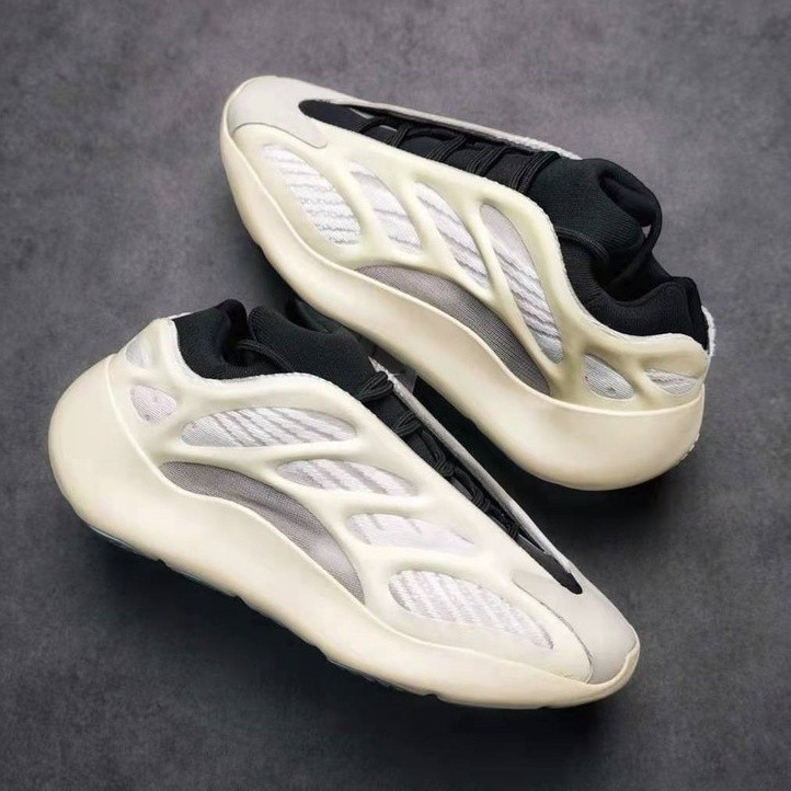 Adidas Yeezy Boost Runner 700 V3 Azael รองเท ้ ากีฬาลําลองสําหรับบุรุษและสตรี ของขวัญที ่ โชคดีที ่ สุดสําหรับตัวคุณเอง ครอบครัวและเพื ่ อน