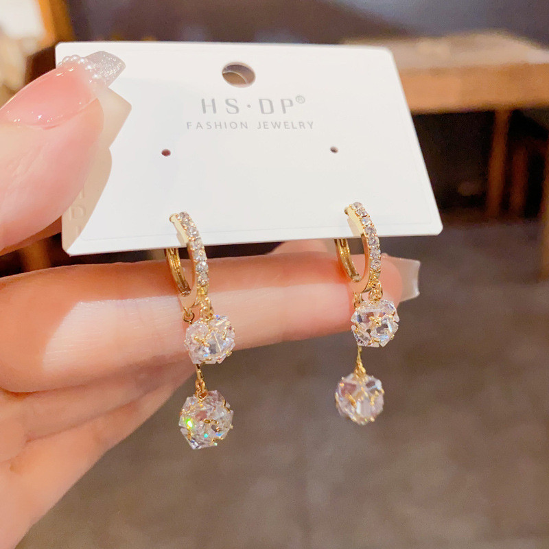 หรูหราแฟชั ่ น High-End Zircon Ball พู ่ หูหัวเข ็ มขัดอารมณ ์ การออกแบบประณีตต ่ างหูขายส ่ ง
