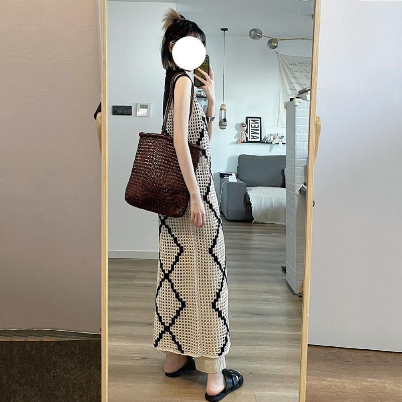 【สินค้าพร้อม】 ชุดเดรสแขนกุดคอวีกลวงทอชั้นผู้หญิงฤดูร้อนฝรั่งเศส