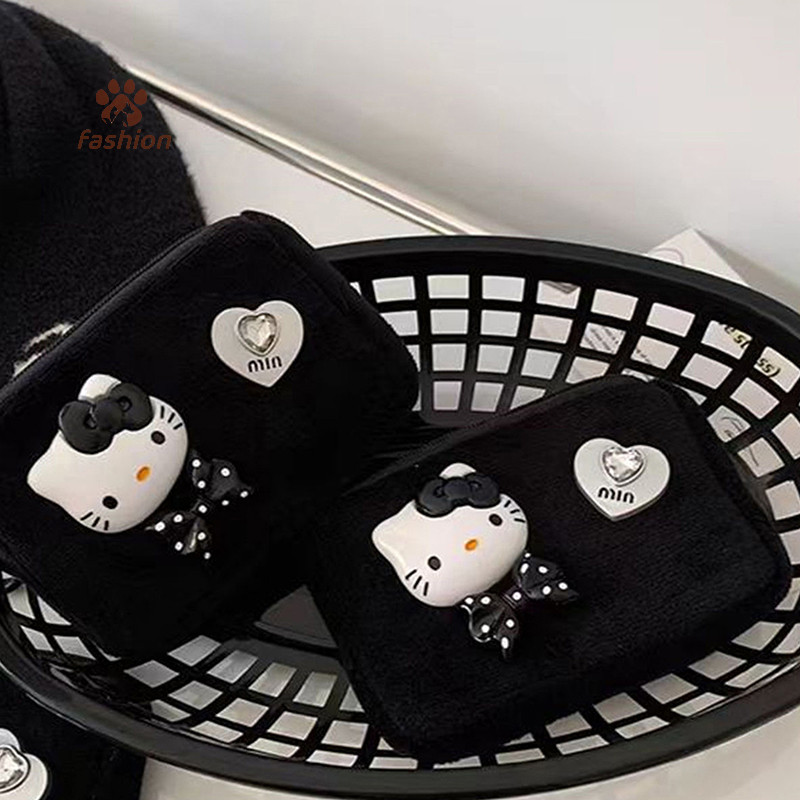 SANRIO [แฟชั่น] ซานริโอ สวัสดี คิตตี้ น่ารักสีดํากระเป๋าบัตรตุ๊กตากระเป๋าใส่เหรียญการ์ตูน น่ารัก สาวของขวัญอุปกรณ์อะนิเมะของเล่น {ไทย}