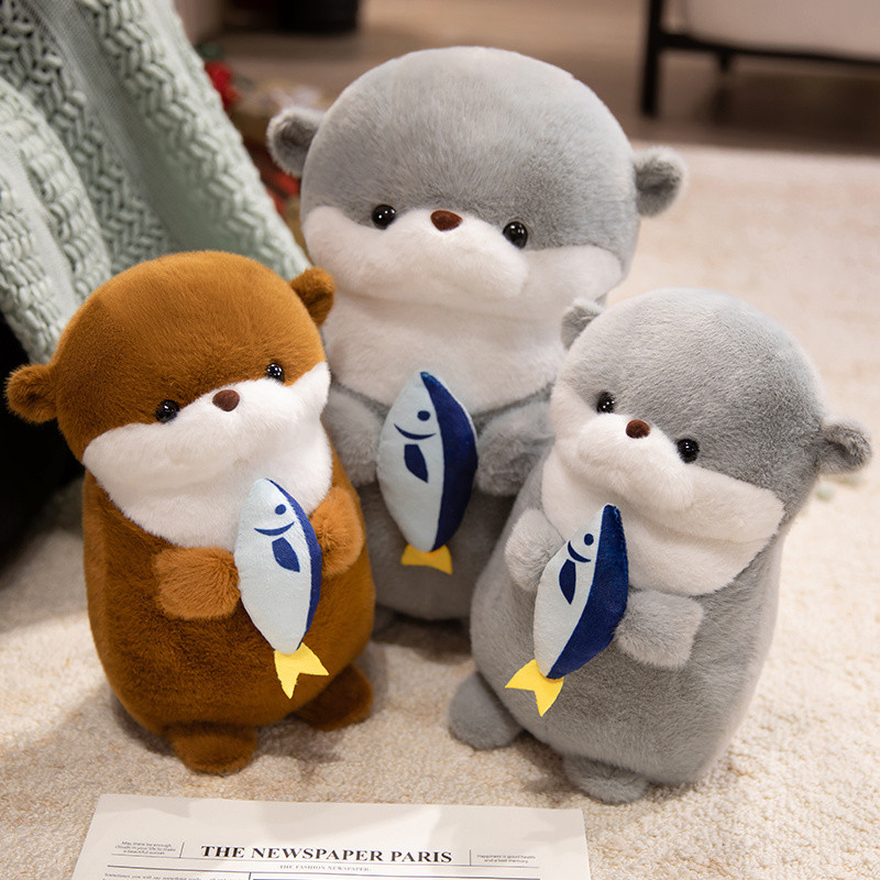 น่ารักนากของเล่นตุ๊กตาถือปลานากตุ๊กตาตุ๊กตาตุ๊กตาสัตว์ของขวัญวันเกิดของขวัญคริสต์มาสสําหรับเด็กตกแต่งบ้าน – โปรปัง