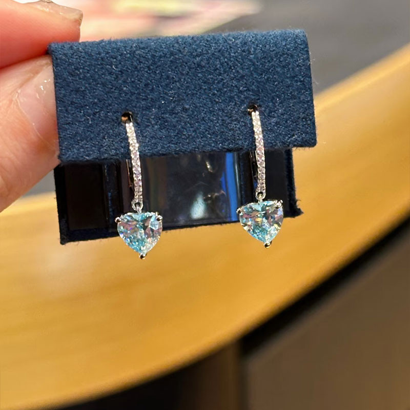 APM Monaco ต่างหูหัวใจสีฟ้าขนาดเล็ก 925 เงินหรูหราประณีตต่างหูของขวัญ