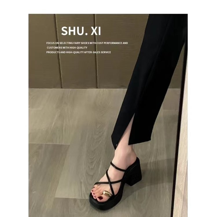 รองเท ้ าส ้ นสูงพลิกนิ ้ วเท ้ าผู ้ หญิงหนา Soled รองเท ้ าส ้ นหนา PU ยาง