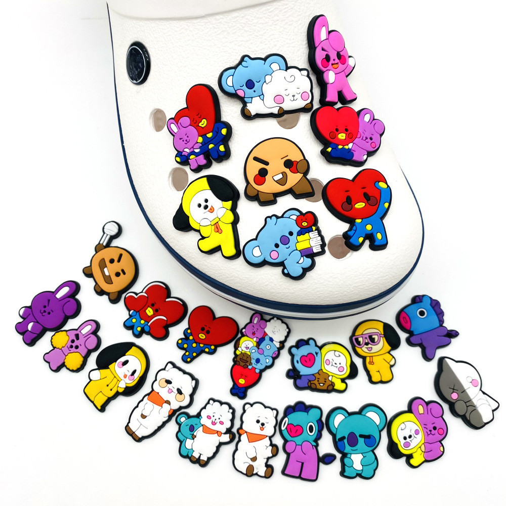 K-pop BTS BT21 รองเท้า Charms สําหรับรองเท้า PVC Super Star รองเท้าตกแต่งผู้หญิงผู้ชายชายหญิงรองเท้าอุปกรณ์เสริมวันเกิด Party Favor