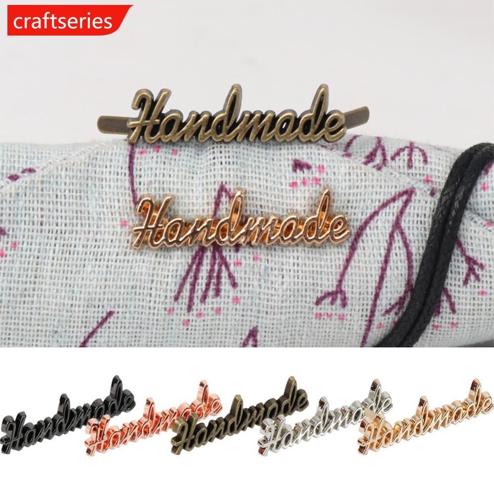 Craftseries 10 ชิ้นโลหะ Handmade ป้ายสี่เหลี่ยมผืนผ้าโลหะผสมสังกะสี Hand Made ตัวอักษรป้าย DIY จักรเย็บผ้าอุปกรณ์เสริม J4Z1