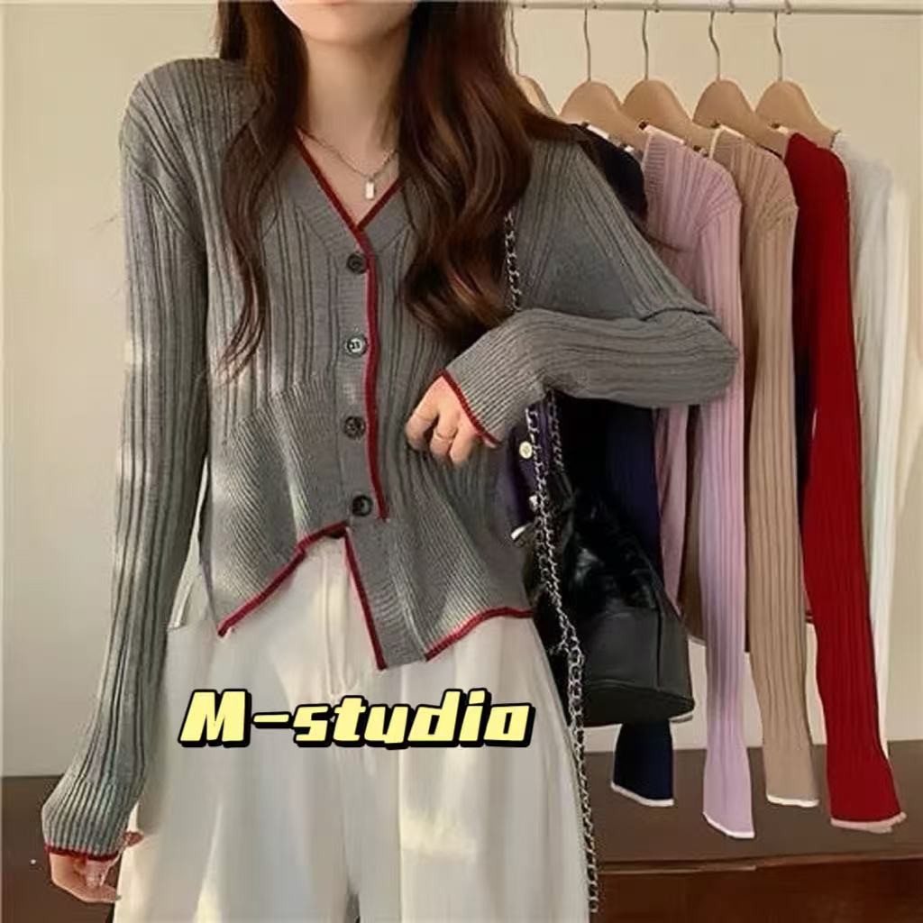 Maze*พร้อมส่ง*เสื้อไหมพรมผ้าร่องสีตัด ดีเทลเก๋แต่งชายเสื้อ  คอวีผ้าใส่สบาย(61595)