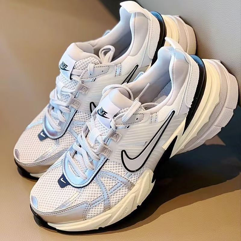 สไตล์ใหม่ V2K Pure Original Retro Daddy รองเท้าลําลองผู้ชายผู้หญิงสไตล์เดียวกัน Ultra-Light รองเท้าวิ่งคู่ ins All-Match กีฬารองเท้า