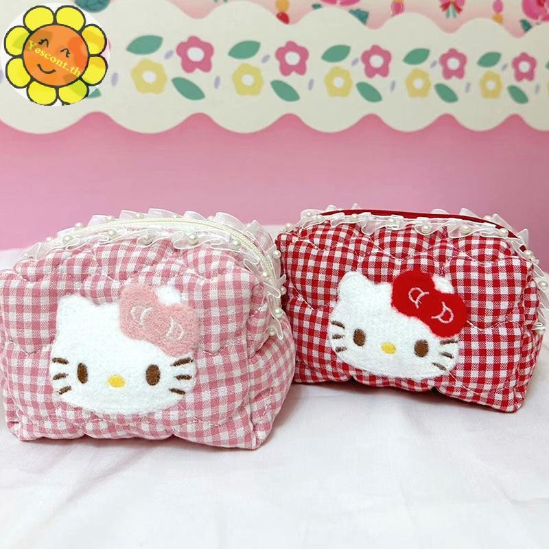 Yescont ลูกไม้ลายสก๊อต Hello Kitty กระเป๋าแต่งหน้า Sanrio KT Cat กระเป๋าเครื่องสําอางความจุขนาดใหญ่กระเป๋าคลัทช์กระเป๋าเดินทางกระเป๋าประจําเดือนกระเป๋าเก็บของจิปาถะ TH