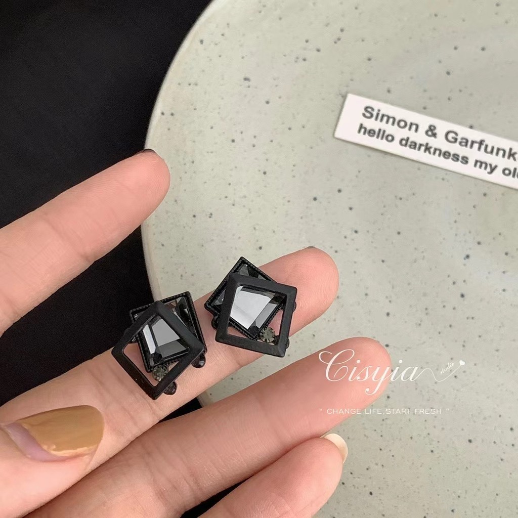 ต ่ างหูเกาหลี Minimalist Geometric Diamond Cubes ต ่ างหู