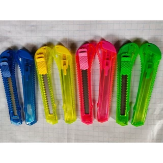คัตเตอร์ ขนาดเล็ก พกพาง่าย S0365 S0366 สุ่มสี พลาสติก ตัดกระดาษ มีดตัดกระดาษ