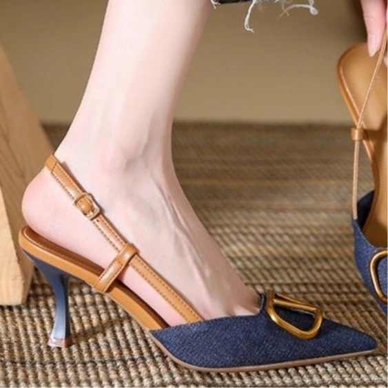 Pointed Toe Stiletto รองเท ้ าส ้ นสูงผู ้ หญิงสายแบน