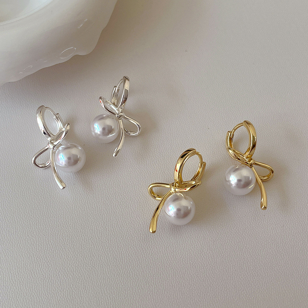 แฟชั ่ นโลหะที ่ เรียบง ่ าย Bowknot Pearl Hoop ต ่ างหูโบว ์