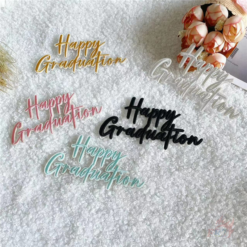 แพทช์สติกเกอร์ติดด้วยตนเองที่สําเร็จการศึกษามีความสุข 1 ชิ้น DIY เหล็กบนเย็บเสื้อผ้ากระเป๋าอุปกรณ์เสริมตกแต่งป้ายแพทช์