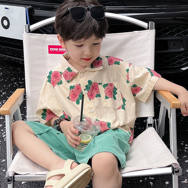 Xyj เสื้อเด็กอินเทรนด์แขนสั้น คนพาล หล่อกุหลาบฤดูร้อน 2024 เด็กชายสไตล์ฮ่องกงวันหยุดชายทะเลเด็กอินเทรนด์