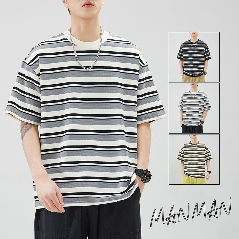 MANMAN คอกลมแขนสั้นผู้ชาย เสื้อลายทางผสมสี เสื้อยืดลำลองแมทช์ง่าย สิ่งจำเป็นสำหรับผู้ชายอินเทรนด์