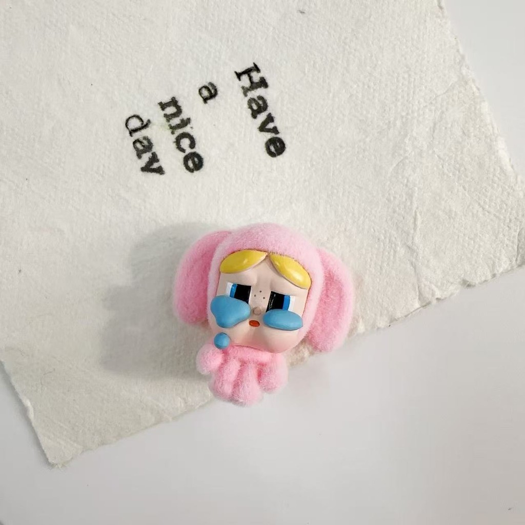 Crybaby เสน่ห์รองเท้าน่ารักสไตล์ใหม่ - อุปกรณ์อุดตันสไตล์ DIY Cros ตกแต่งรองเท้าการ์ตูนน่ารักสําหรับผู้ชายและผู้หญิง, คลิปรองเท้าแสนสนุกสําหรับ Casual &